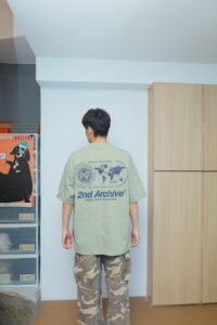 軍綠色地圖 T-shirt